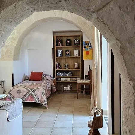 בית נופש Trulli Giovanni E Angela לוקורוטונדו